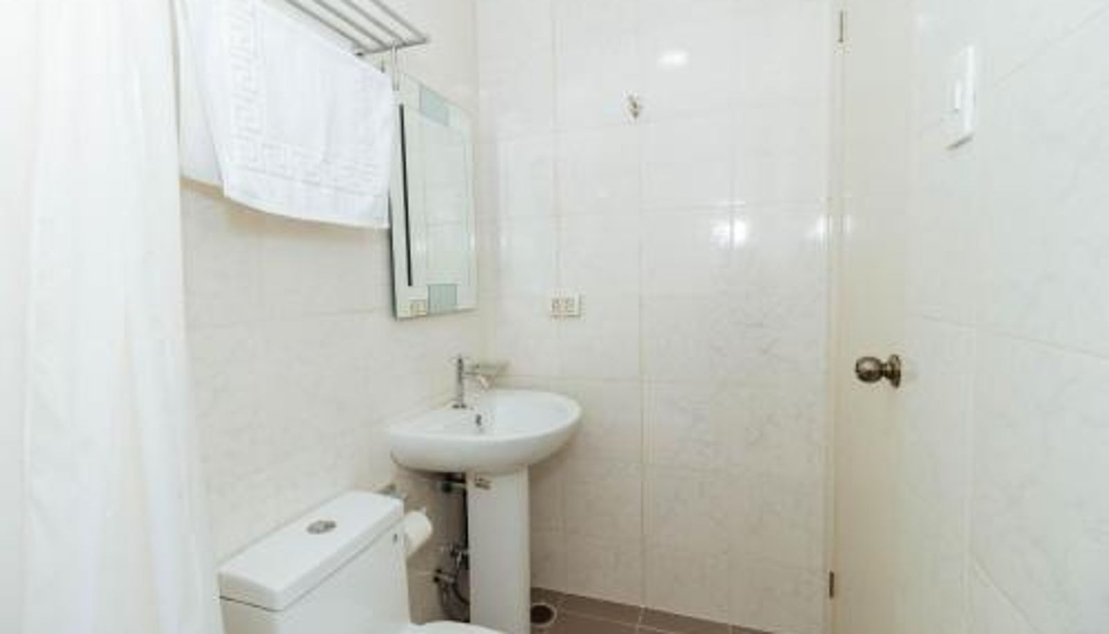 Zimmer - RedDoorz near Osmena Highway 1