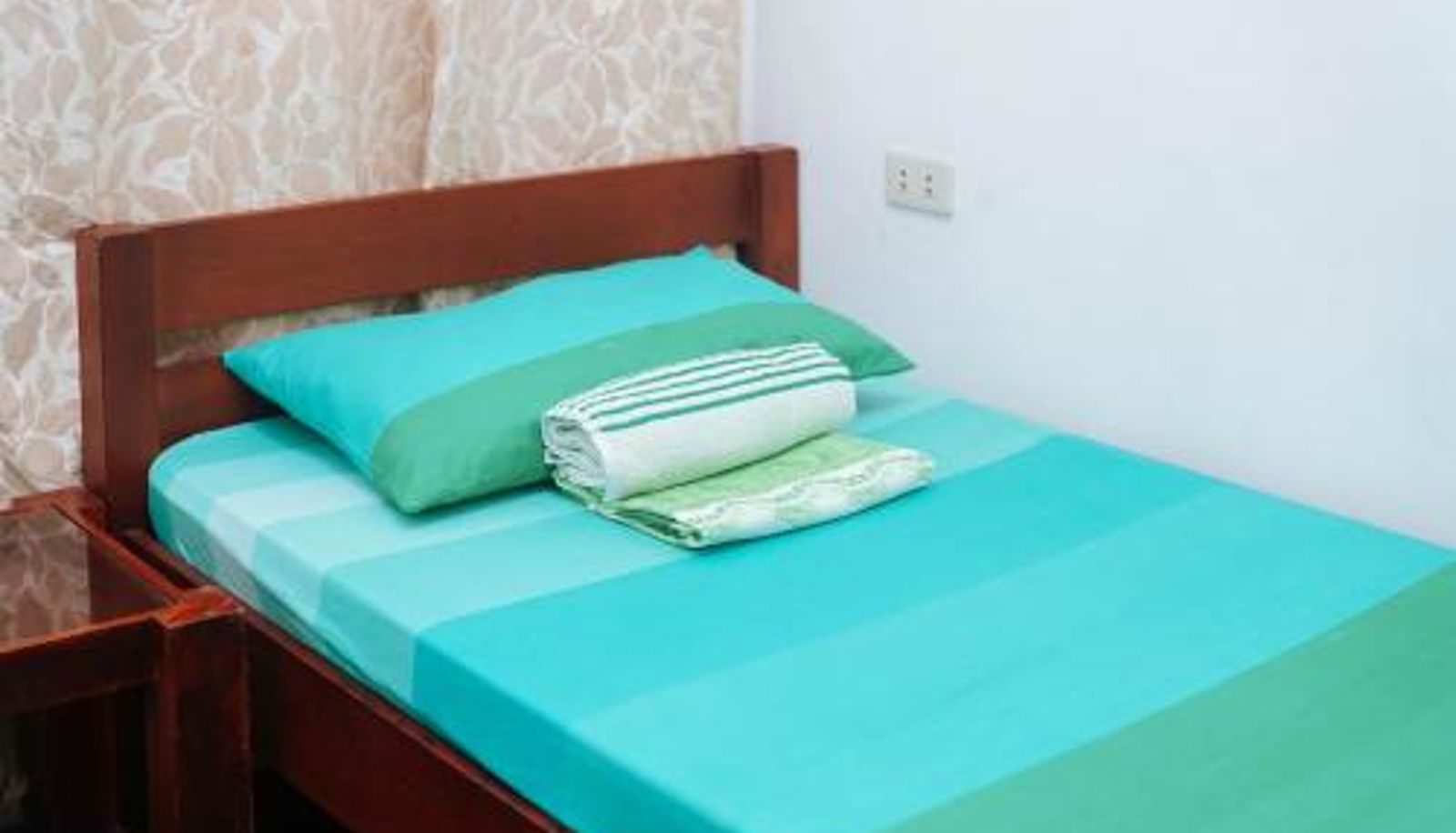 Room - C Star Travellers Inn