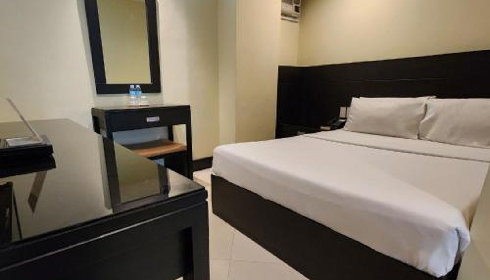 Info - Green Glass Hotel