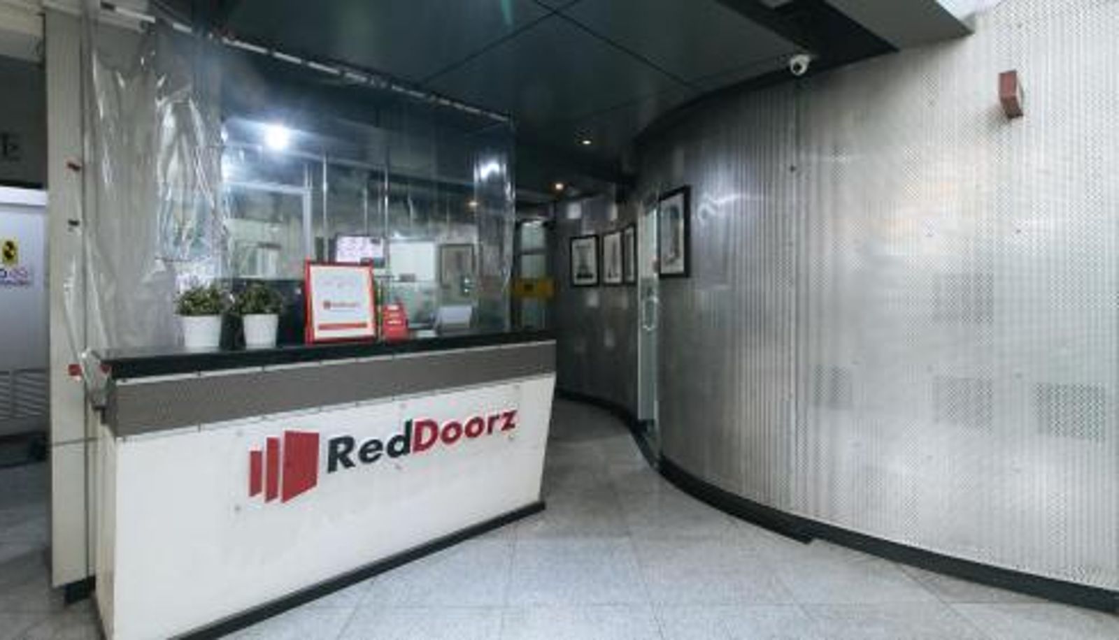 Réception - RedDoorz Plus at Banawe Quezon City