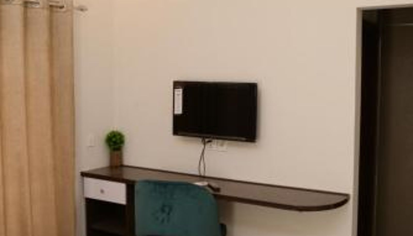 Info - Cuzzy Inn Hotel
