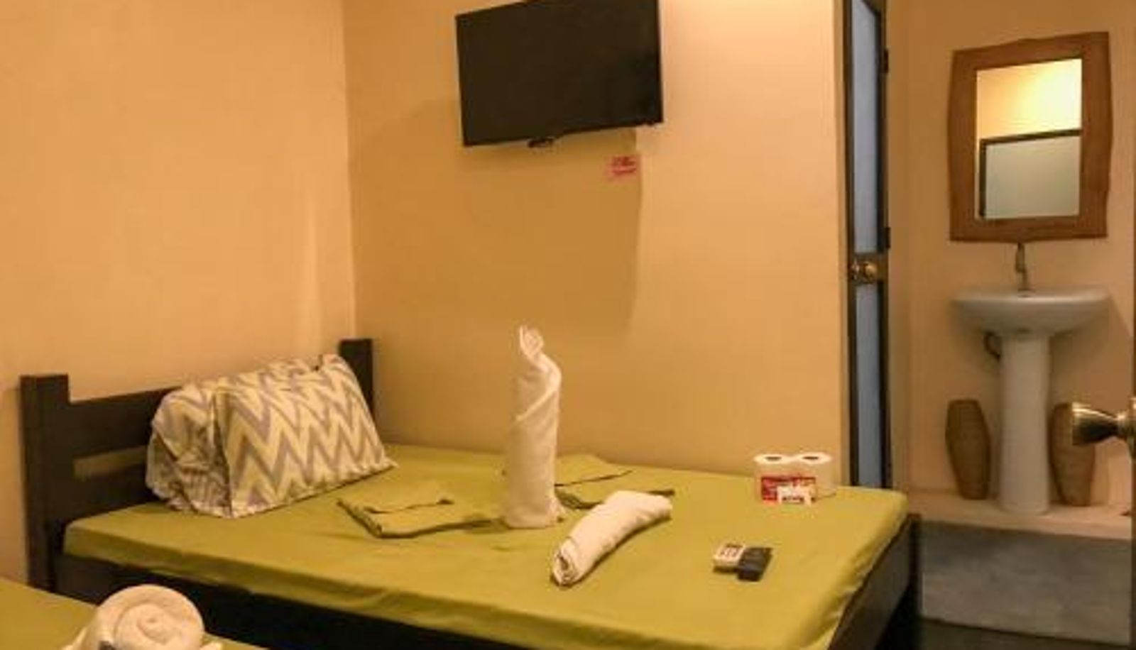 Info - E.I. SUITES