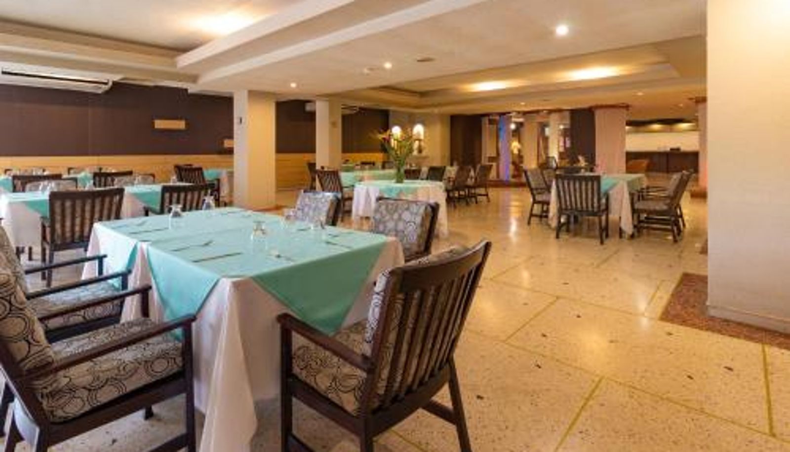 Frühstücksraum innerhalb des Restaurants - Hotel Faranda Express Puerta del Sol Porlamar