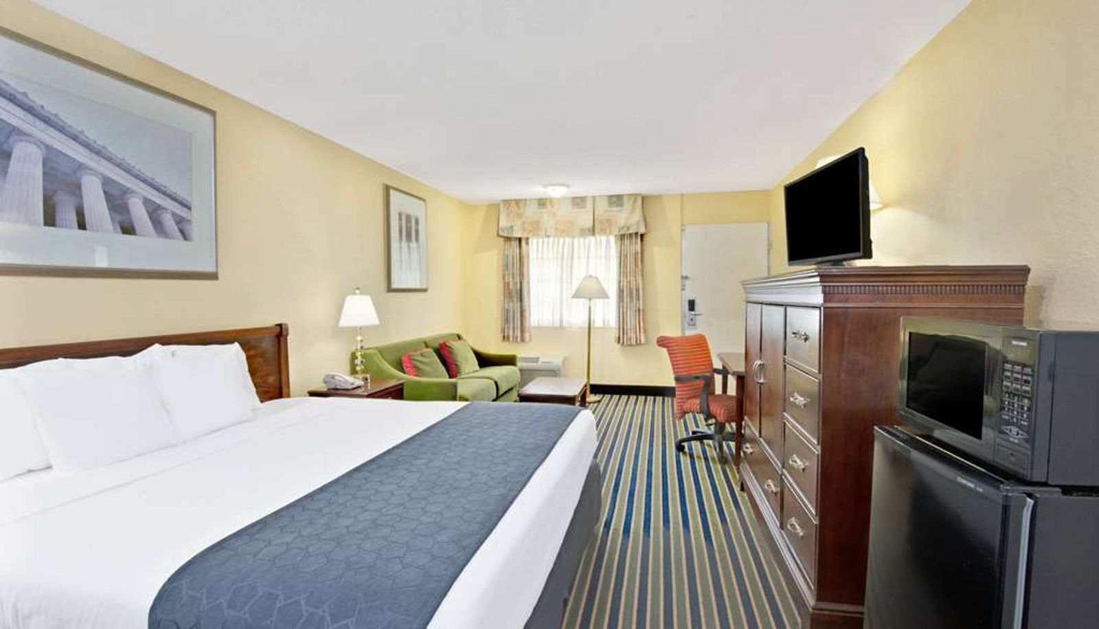 Zimmer - Days Inn by Wyndham Towson