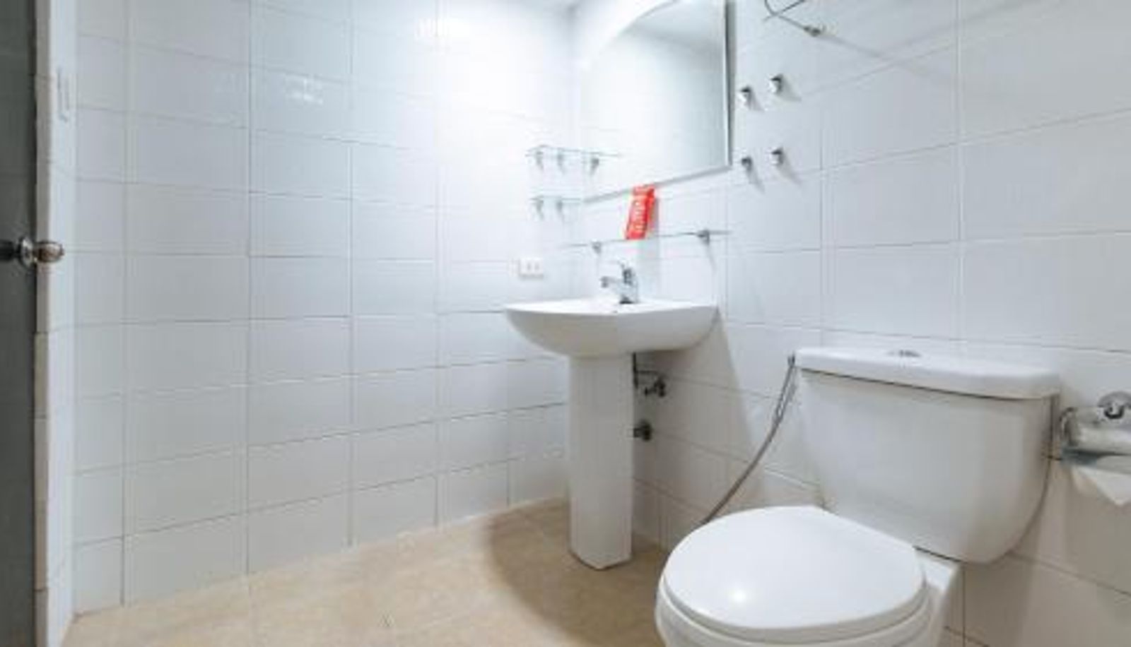 Cuarto de baño - RedDoorz at Samat Mandaluyong