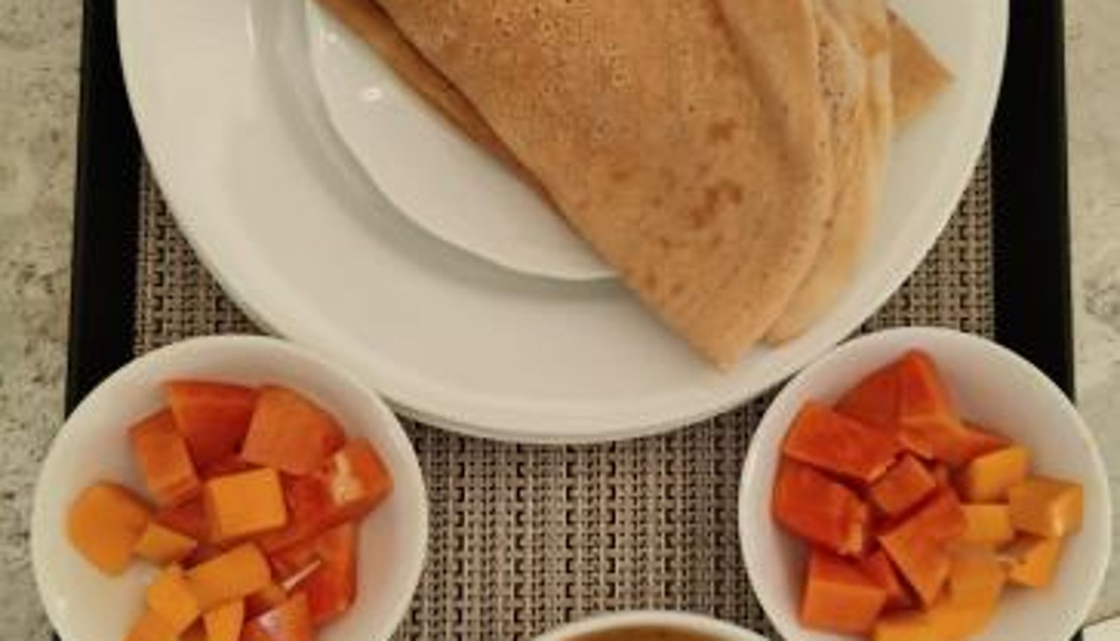 Salle de petit-déjeuner dans le restaurant - Subhas Tourist Hotel