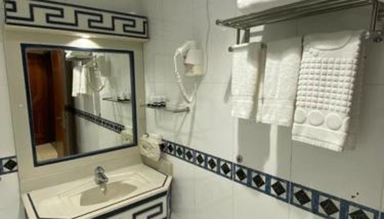Suite - Hayat Redwa Hotel