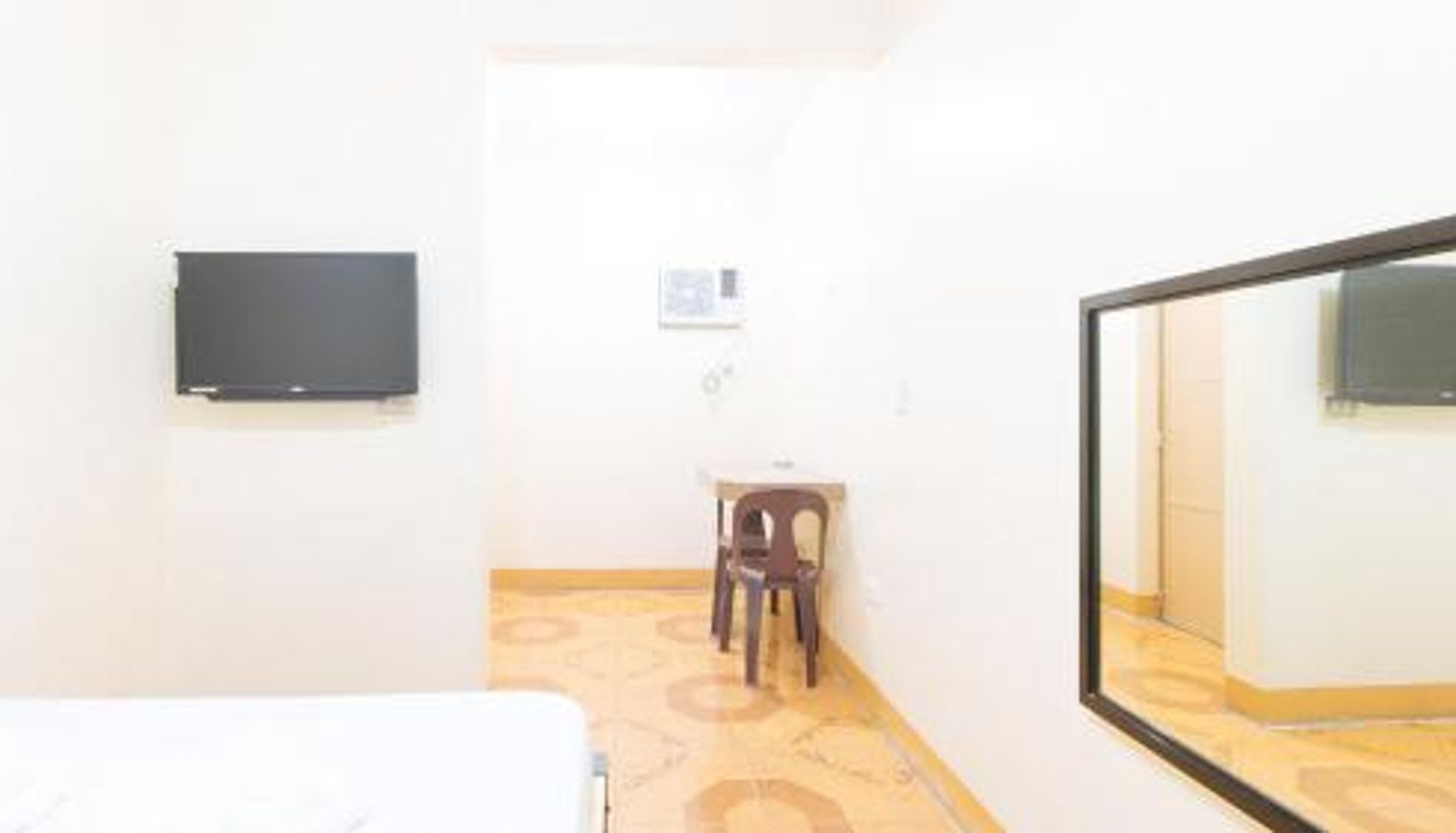 Room - Golden Success Hotel I by RedDoorz