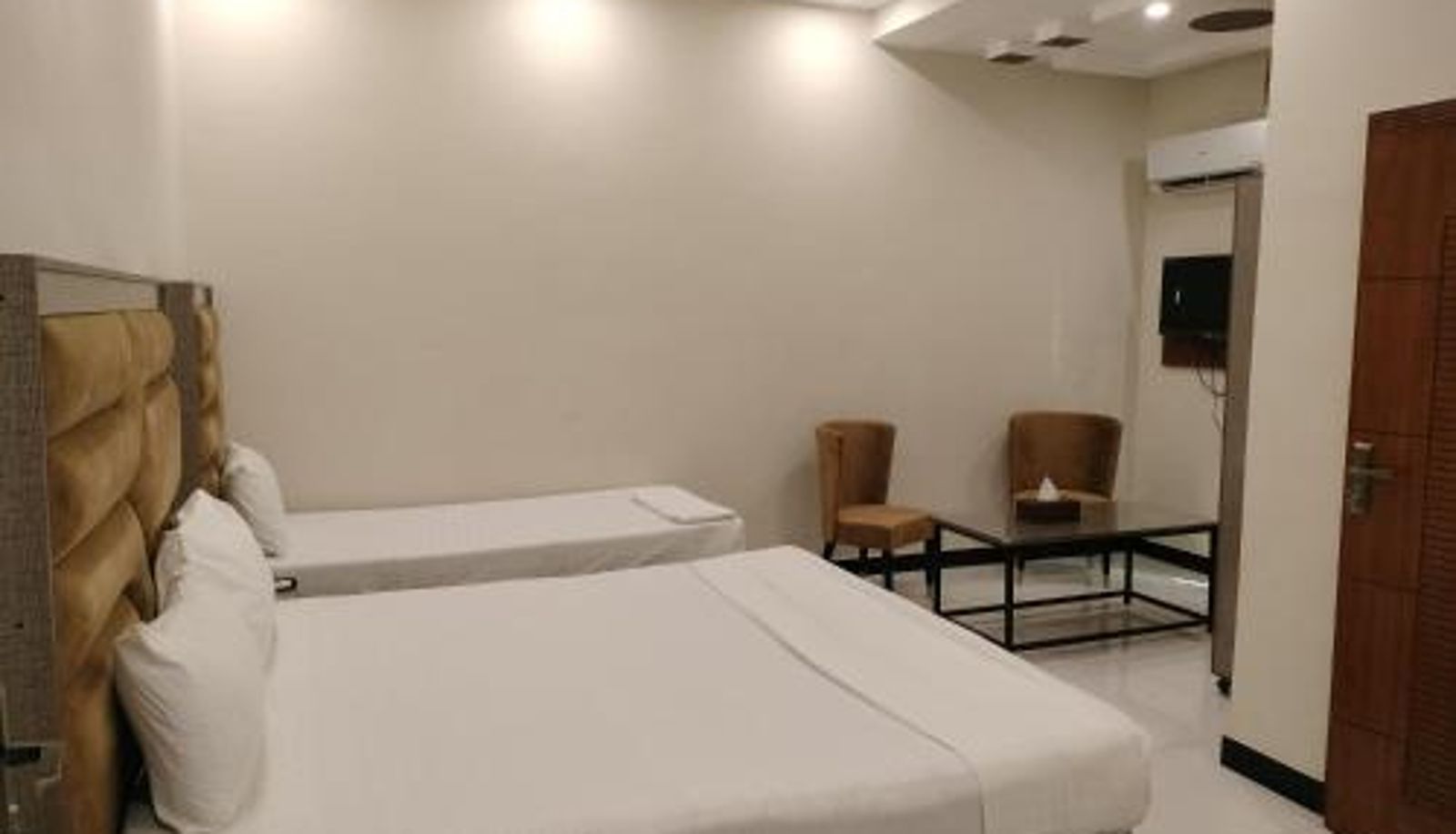 Dreibettzimmer - Dove Inn Hotel