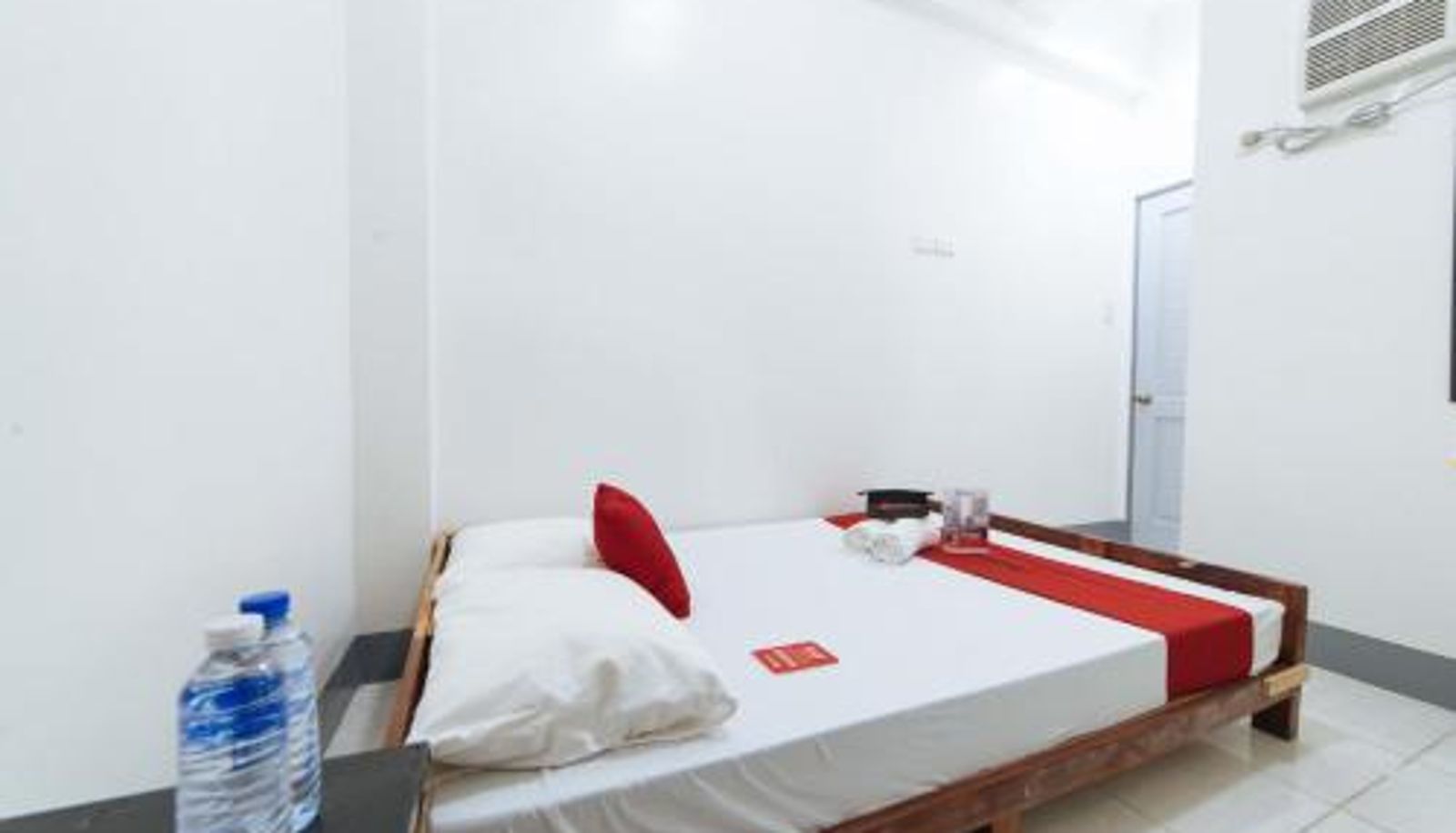 Habitación - RedDoorz @ Plaza Jaro Iloilo