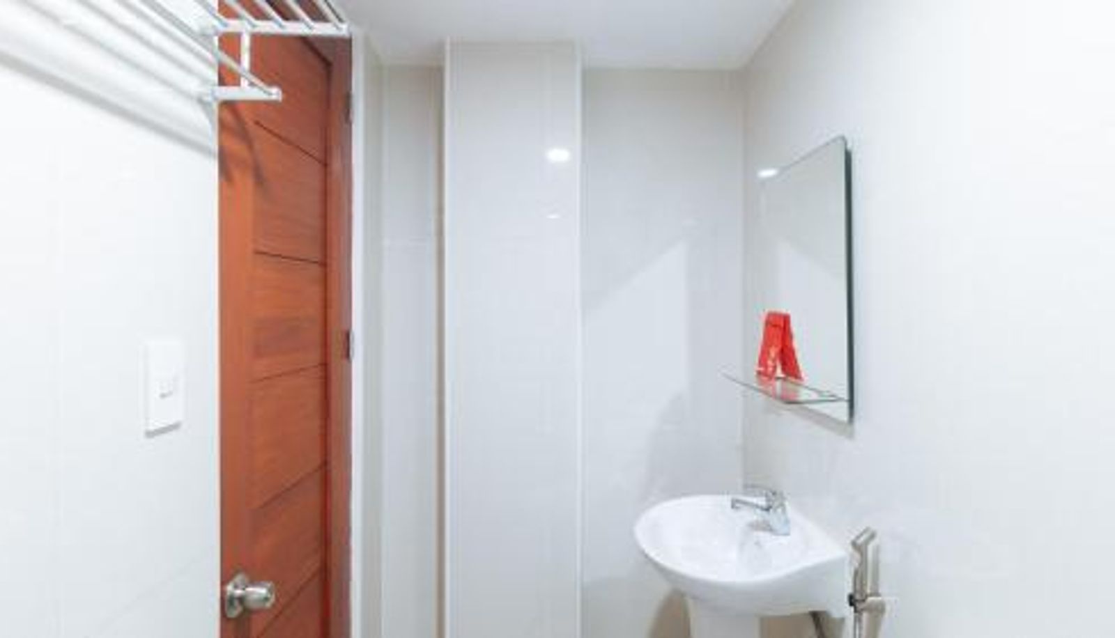 Familienzimmer - RedDoorz near PNR Espana Station