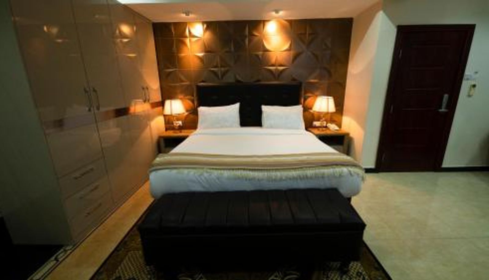 Info - Lantana Hotel