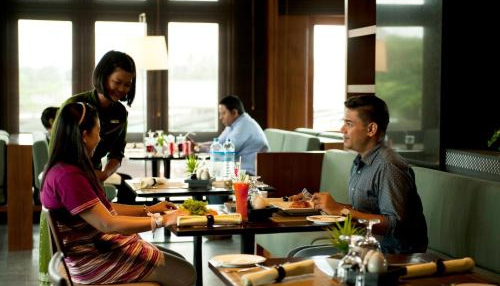 Frühstücksraum innerhalb des Restaurants - Emerald Palace Hotel