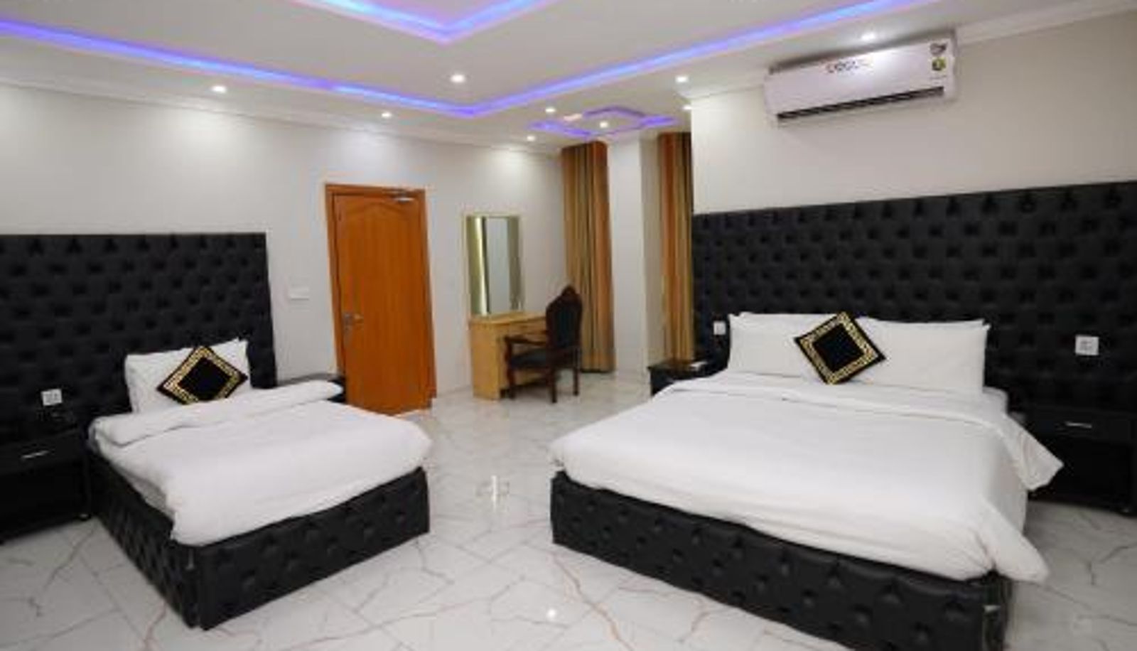 Zimmer - Hotel Orange One