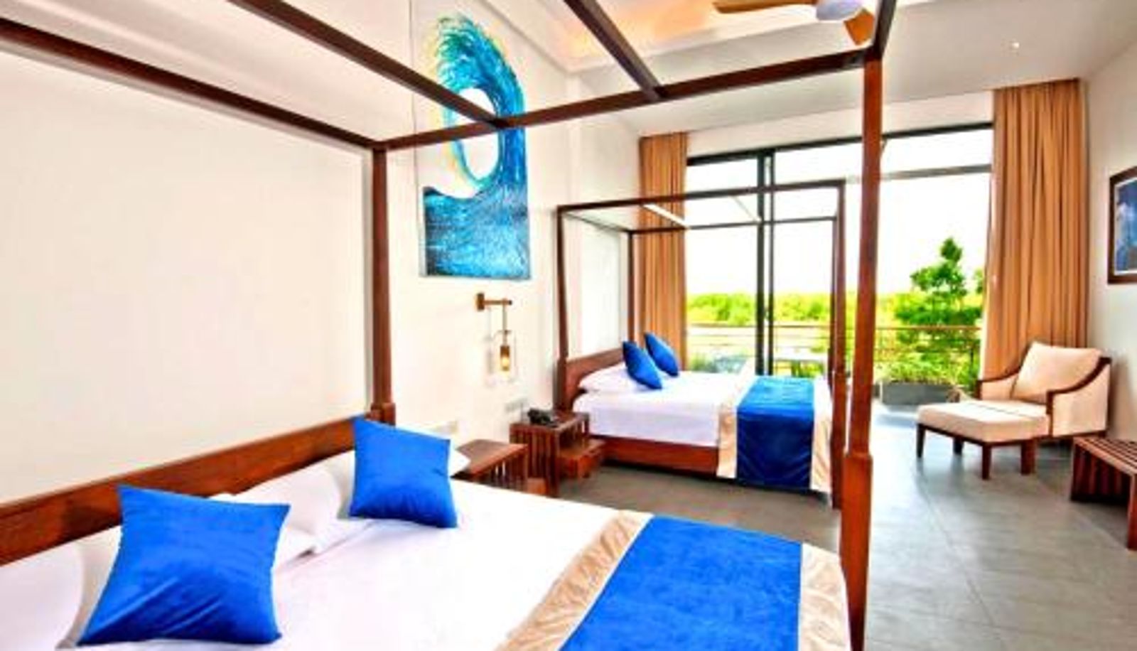 Room - The Lake Forest Hotel