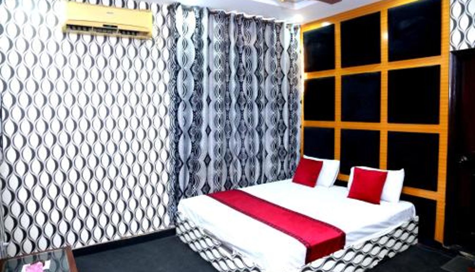 Info - Sapphire Inn Motel Lahore
