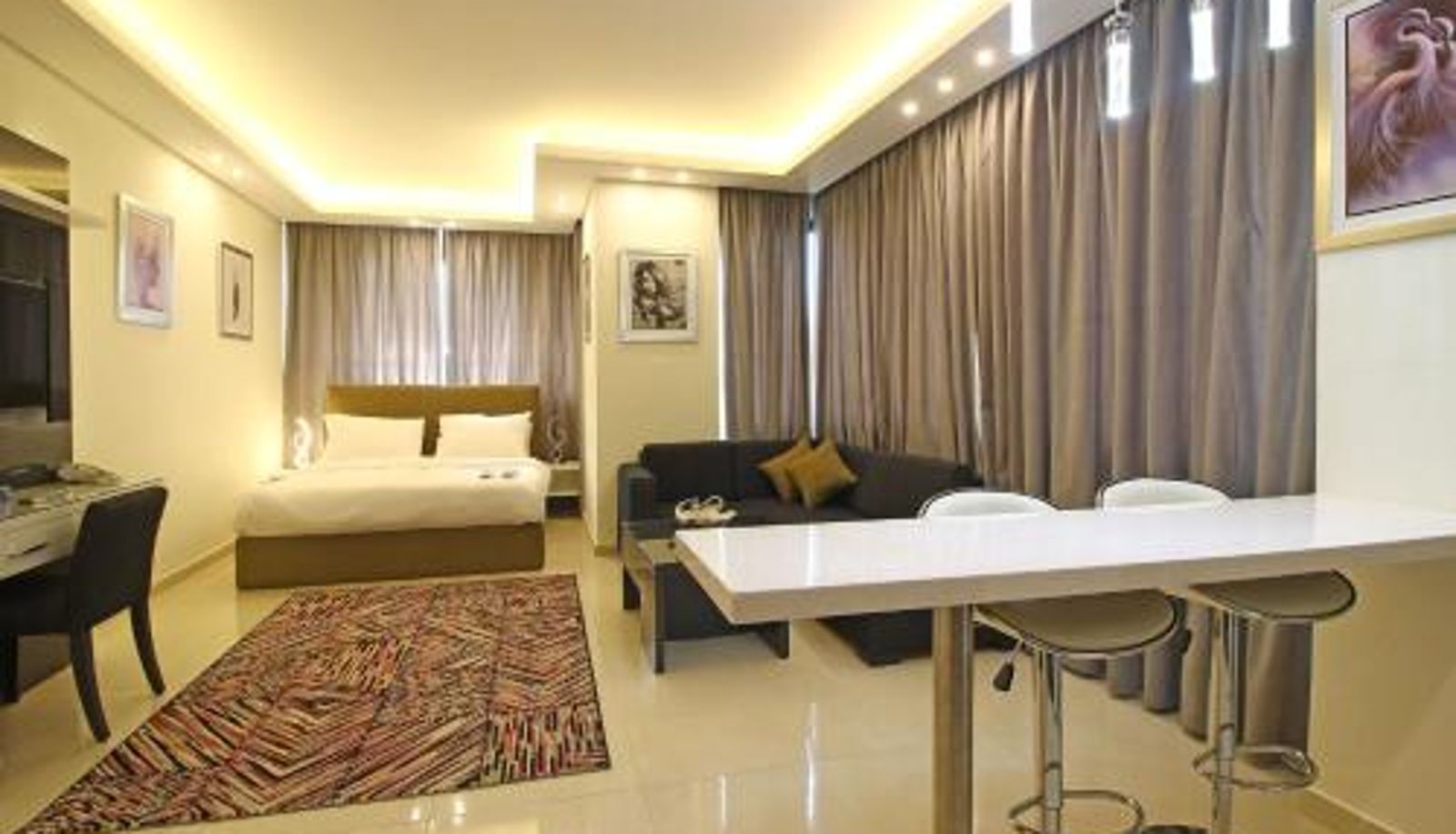 Room - Palm Ville Suites