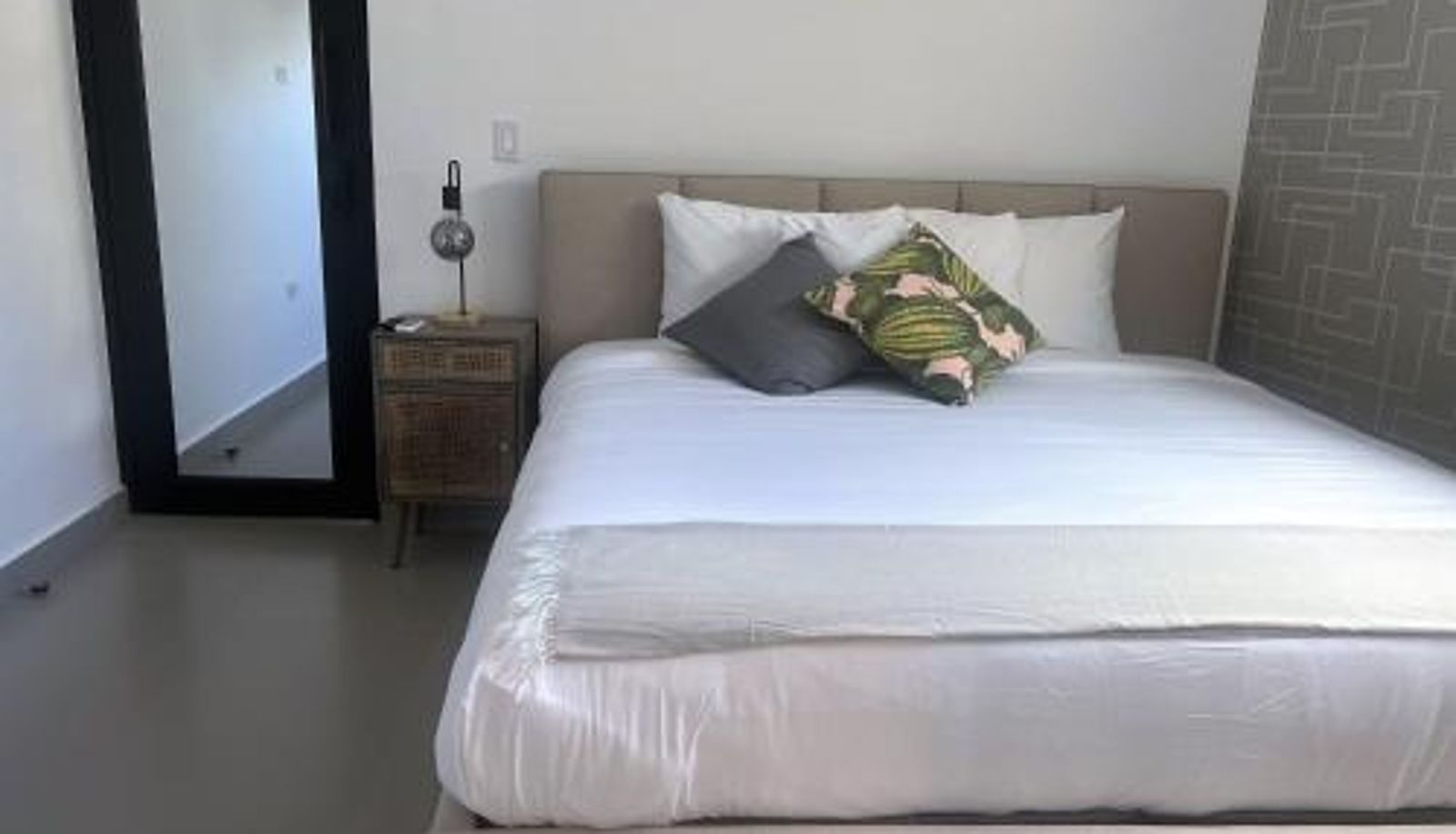 Info - La Calma Poshtel