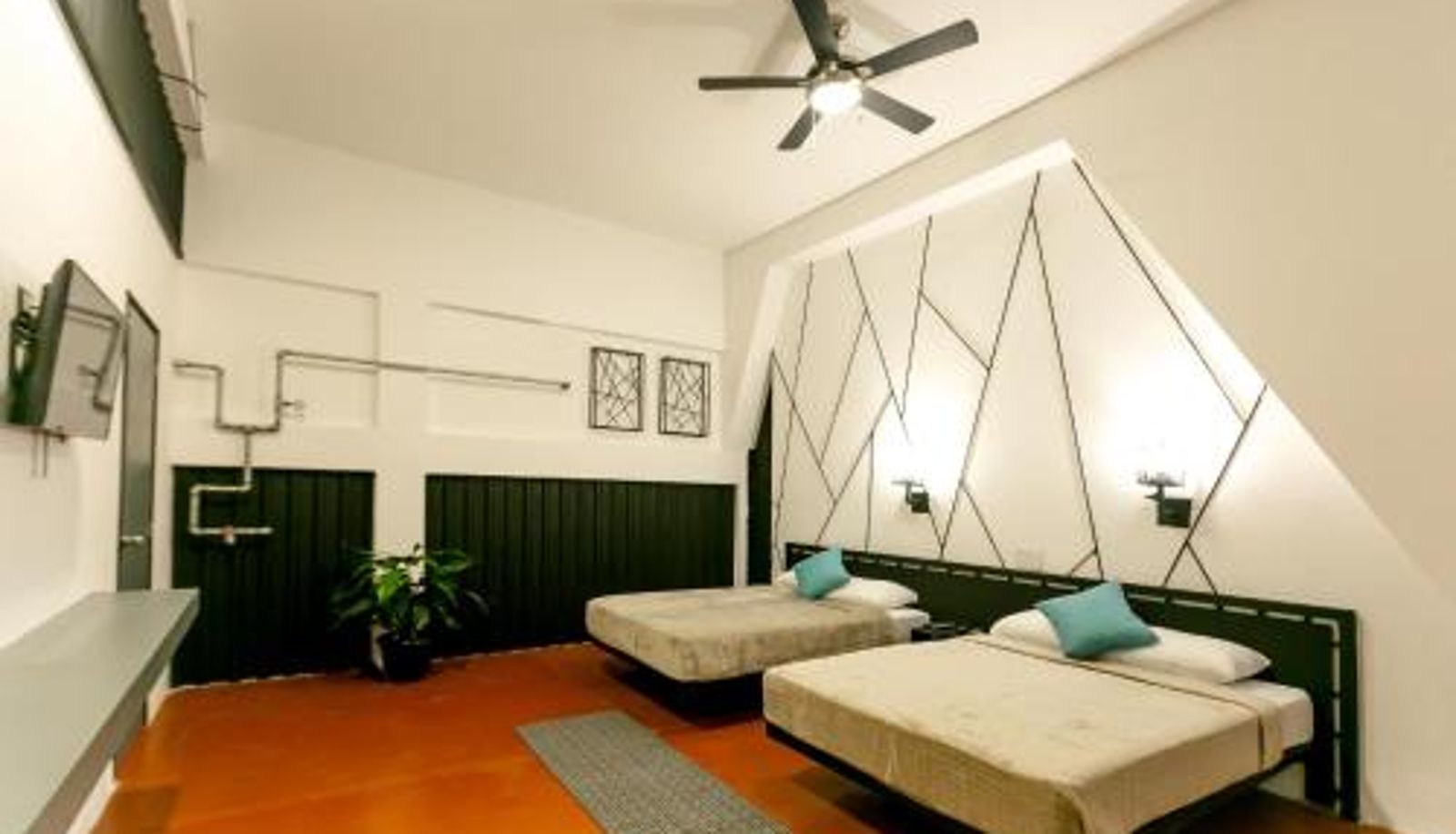 Room - D' LA TORRE HOTEL