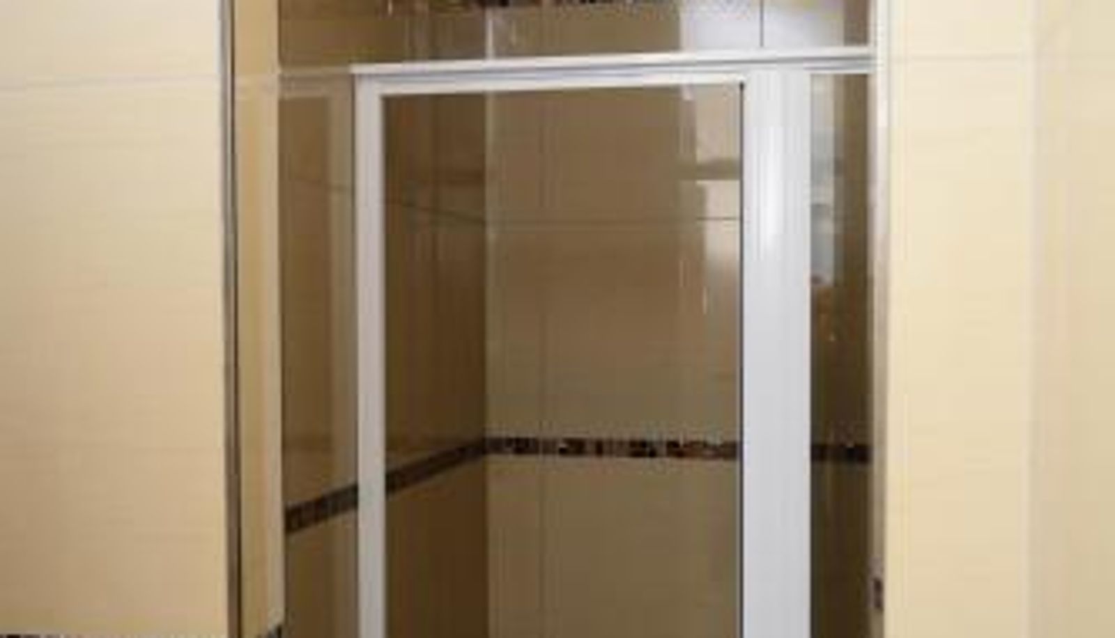 Bathroom - Tudor House Hotel