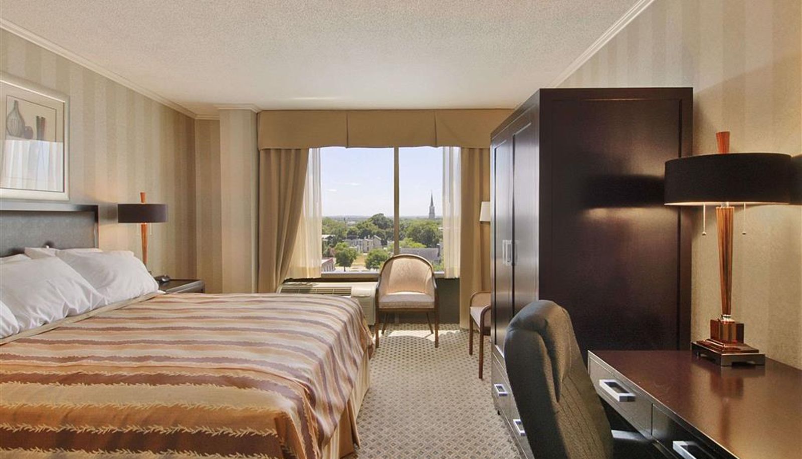 Room - Ramada by Wyndham Augusta Downtown Hotel & Conference Center