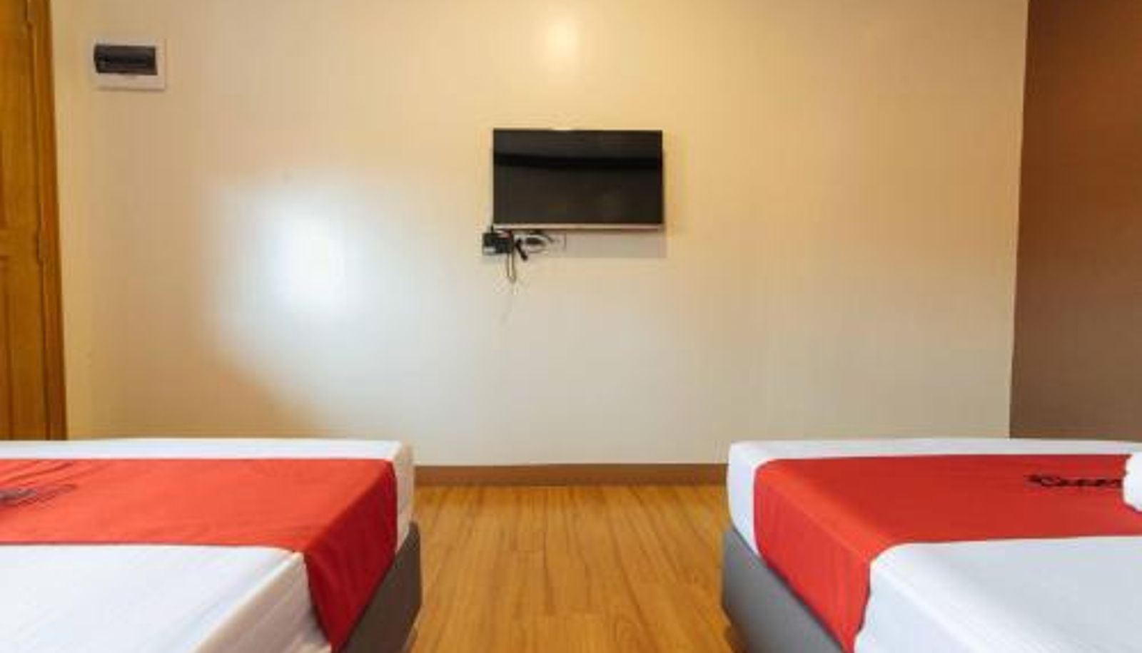 Zimmer - RedDoorz Plus @ Starhomes Olivianville