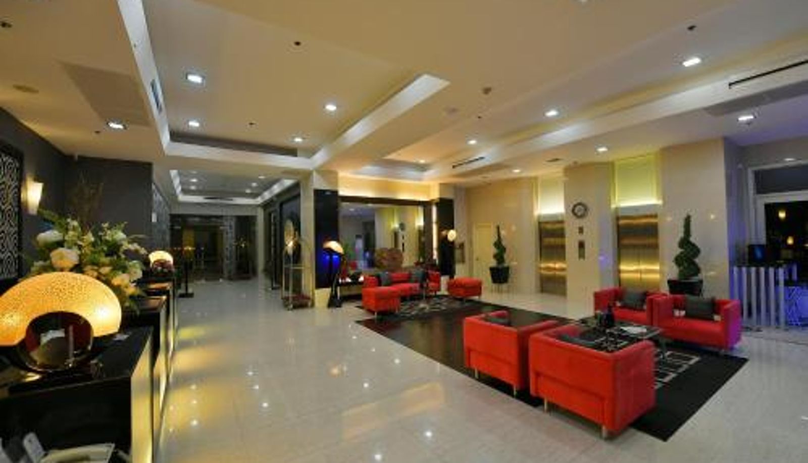 Reception - Paseo Premiere Hotel
