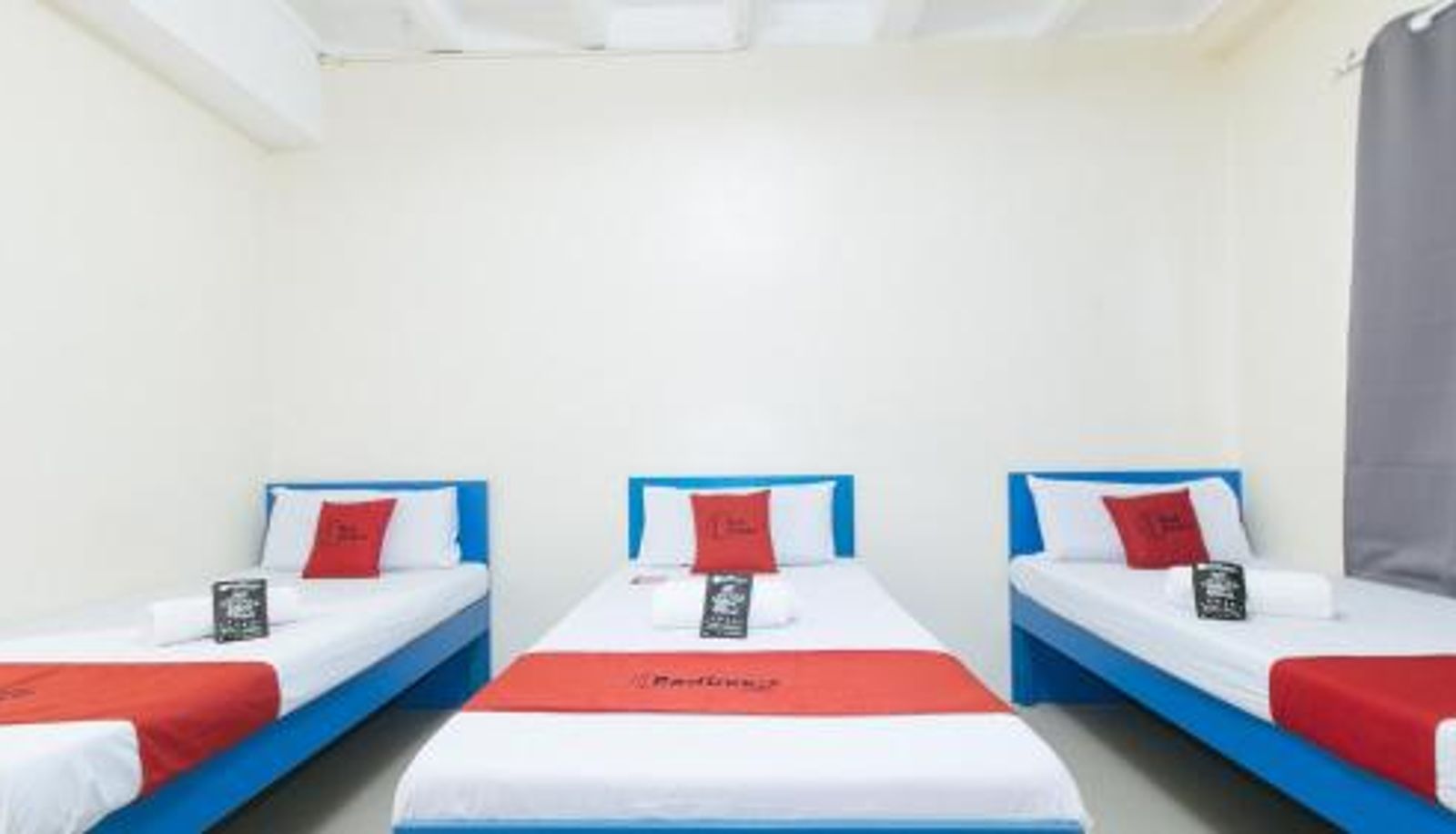 Driepersoonskamer - RedDoorz @ Insular Square Mandaue City