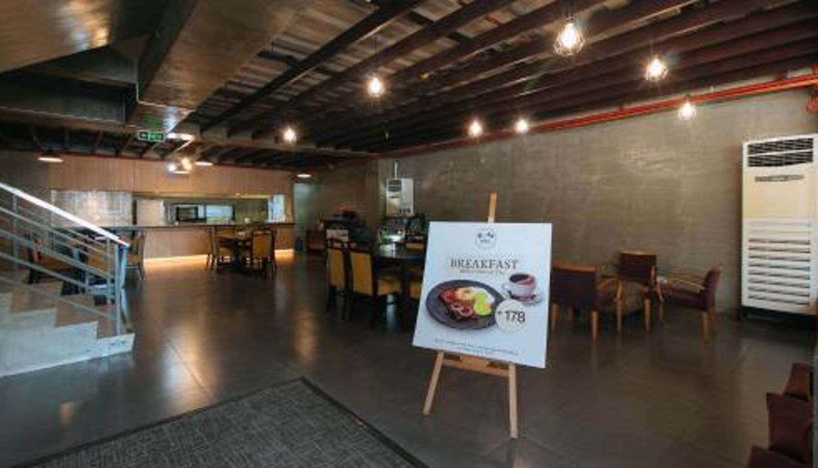 Salle de petit-déjeuner dans le restaurant - RedDoorz @ Insular Square Mandaue City