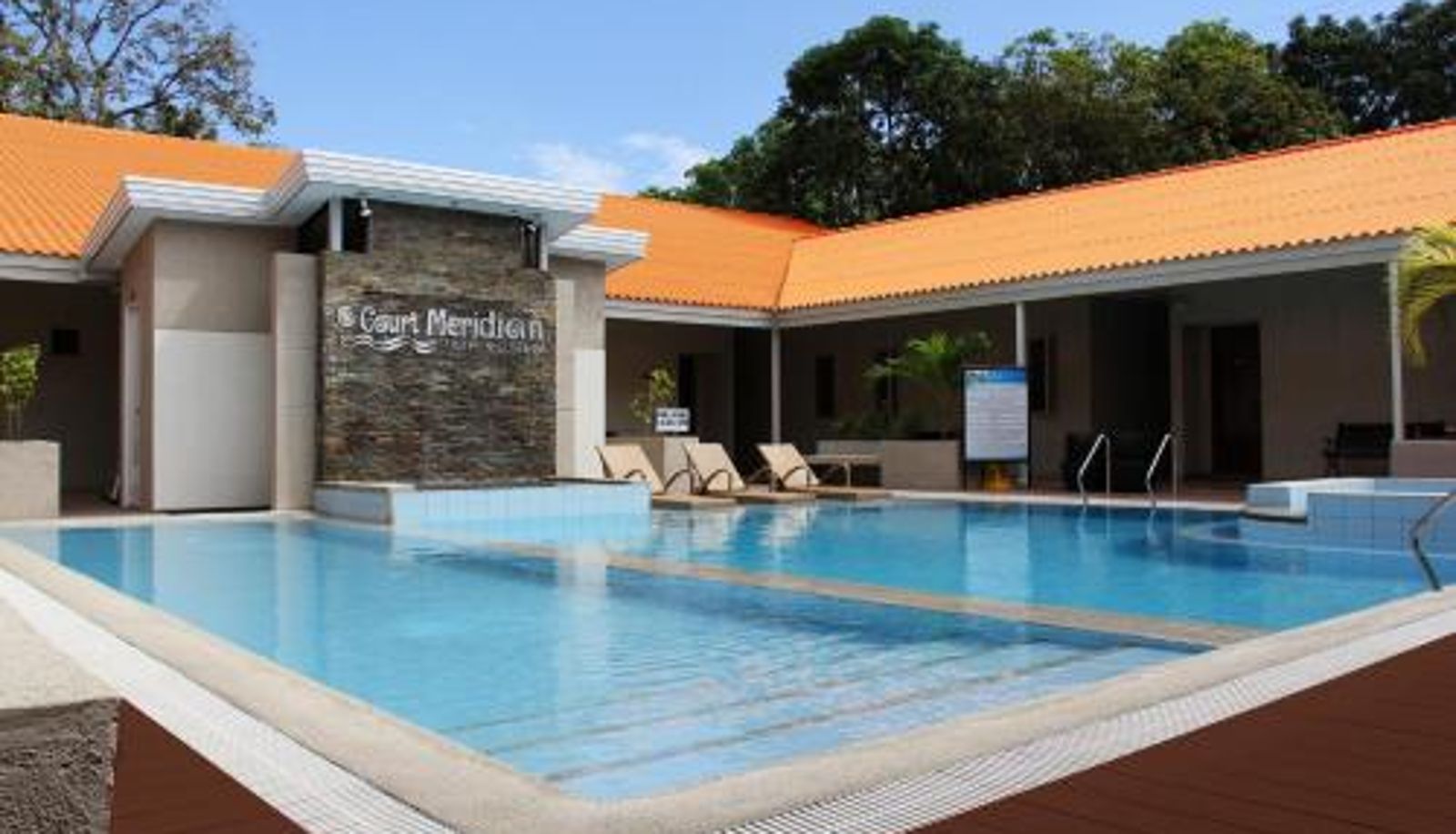Zwembad - Court Meridian Hotel & Suites