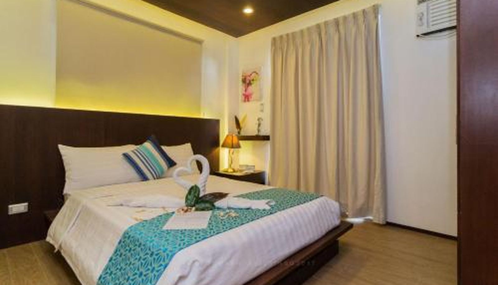 Zimmer - The Orient Beach Boracay