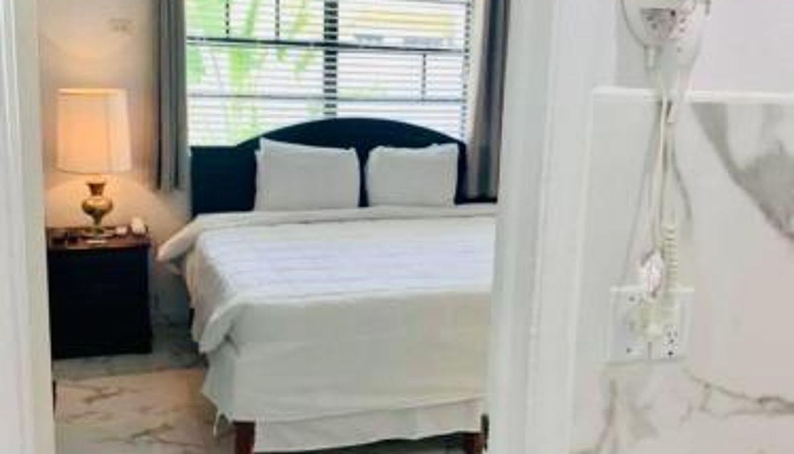 Info - Colony Club Inn & Suites