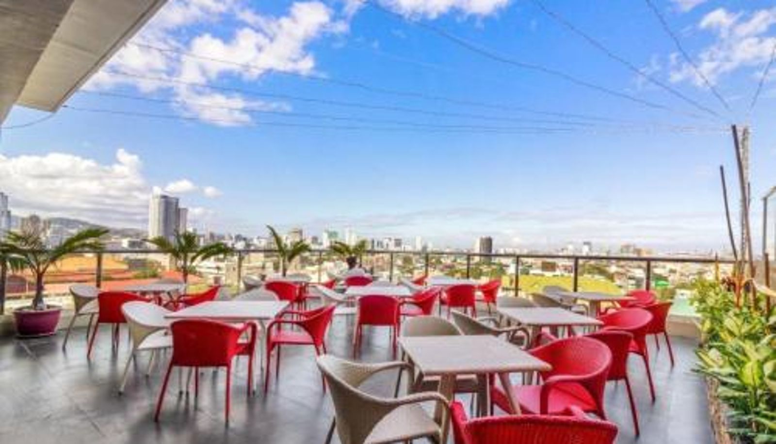 Terasse - RedDoorz Plus @ Jones Avenue Cebu