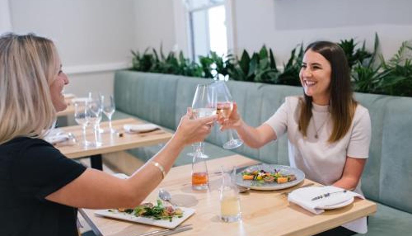 Frühstücksraum innerhalb des Restaurants - Hotel Olivewood