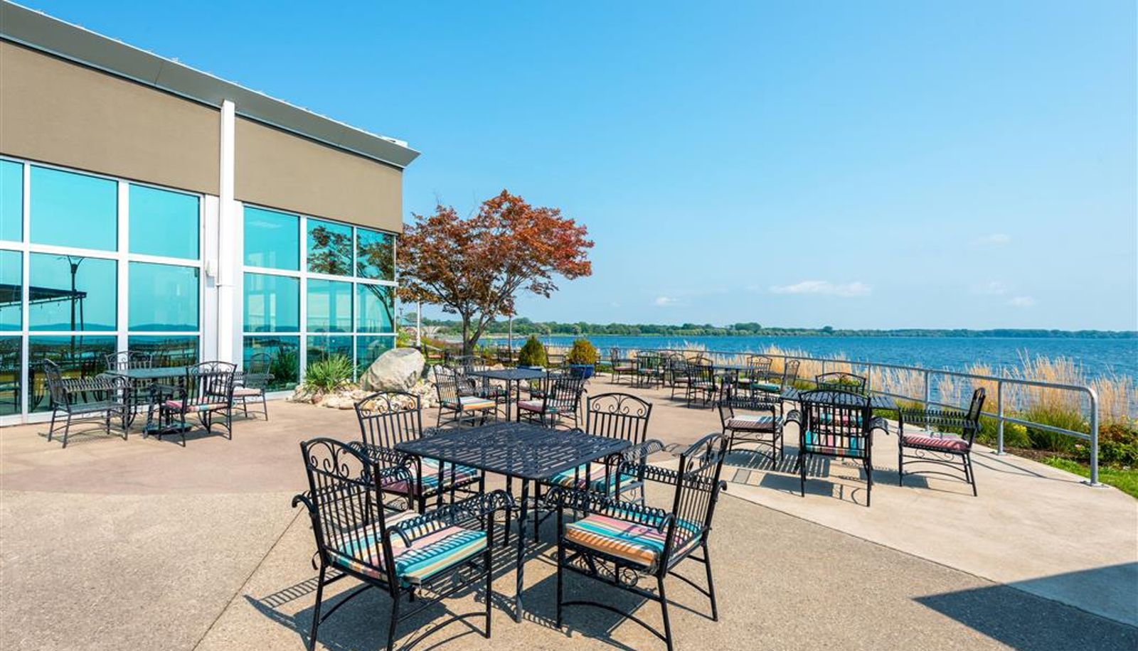 Innenbreich - Trademark Collection By Wyndham 41 Lakefront Hotel
