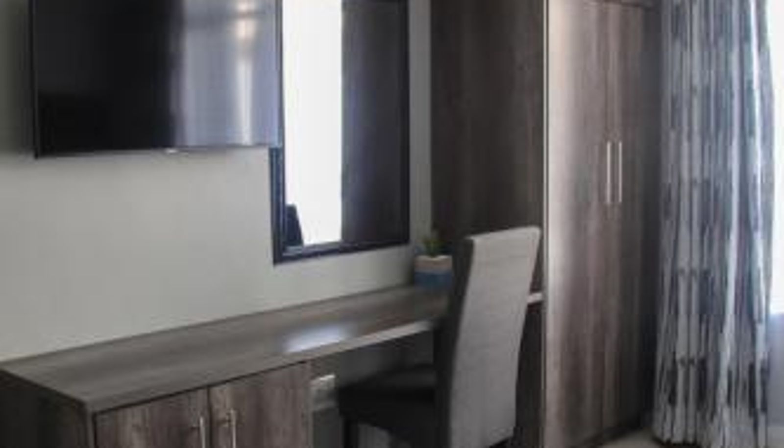 Zimmer - The Cato Suites Hotel