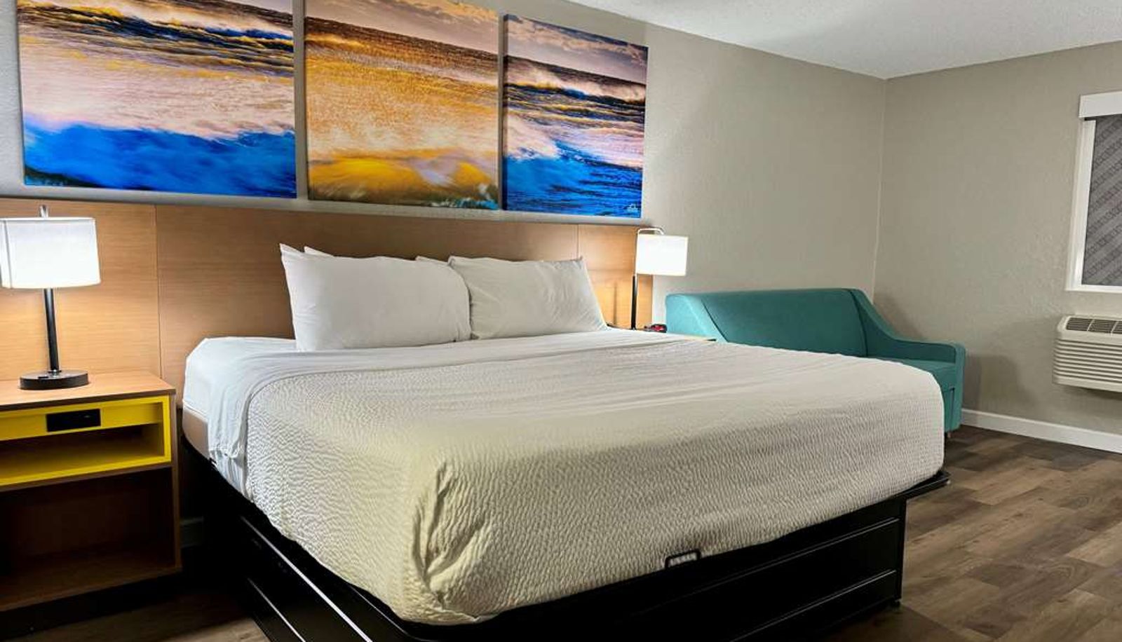 Room - Days Inn by Wyndham Sarasota I-75