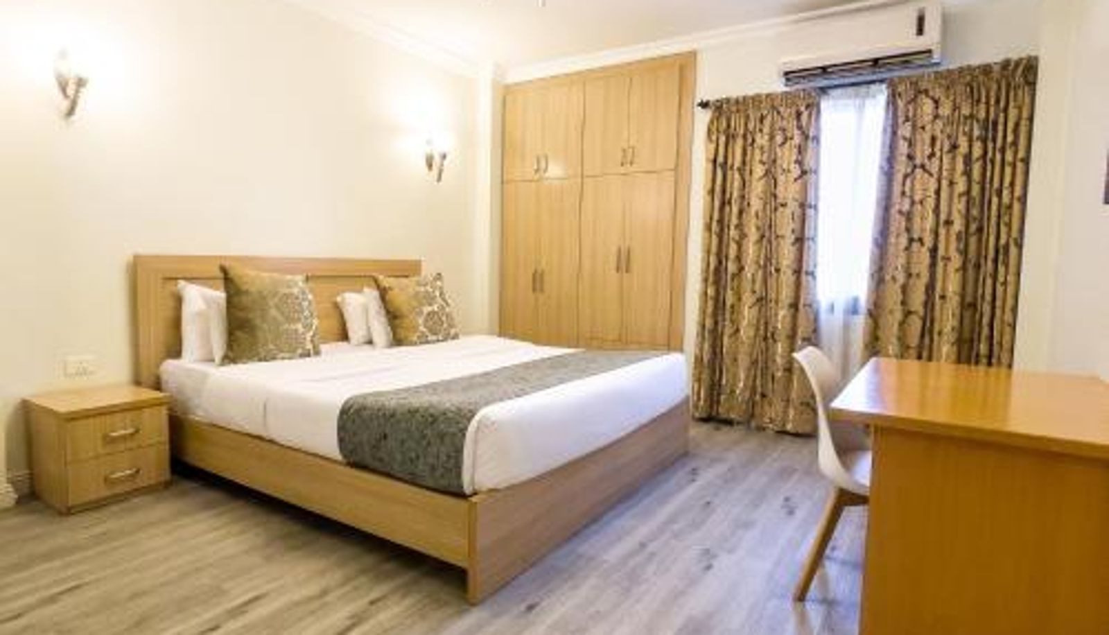Zimmer - Maroko Bayshore Suites