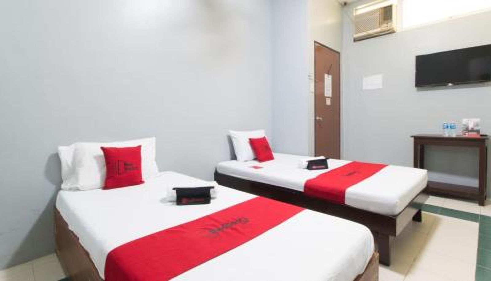 Zimmer - RedDoorz at Teofila Lodge