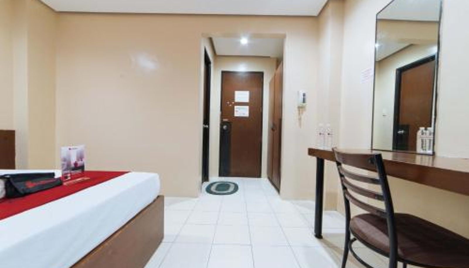 Kamer - RedDoorz near Olongapo Bus Terminal