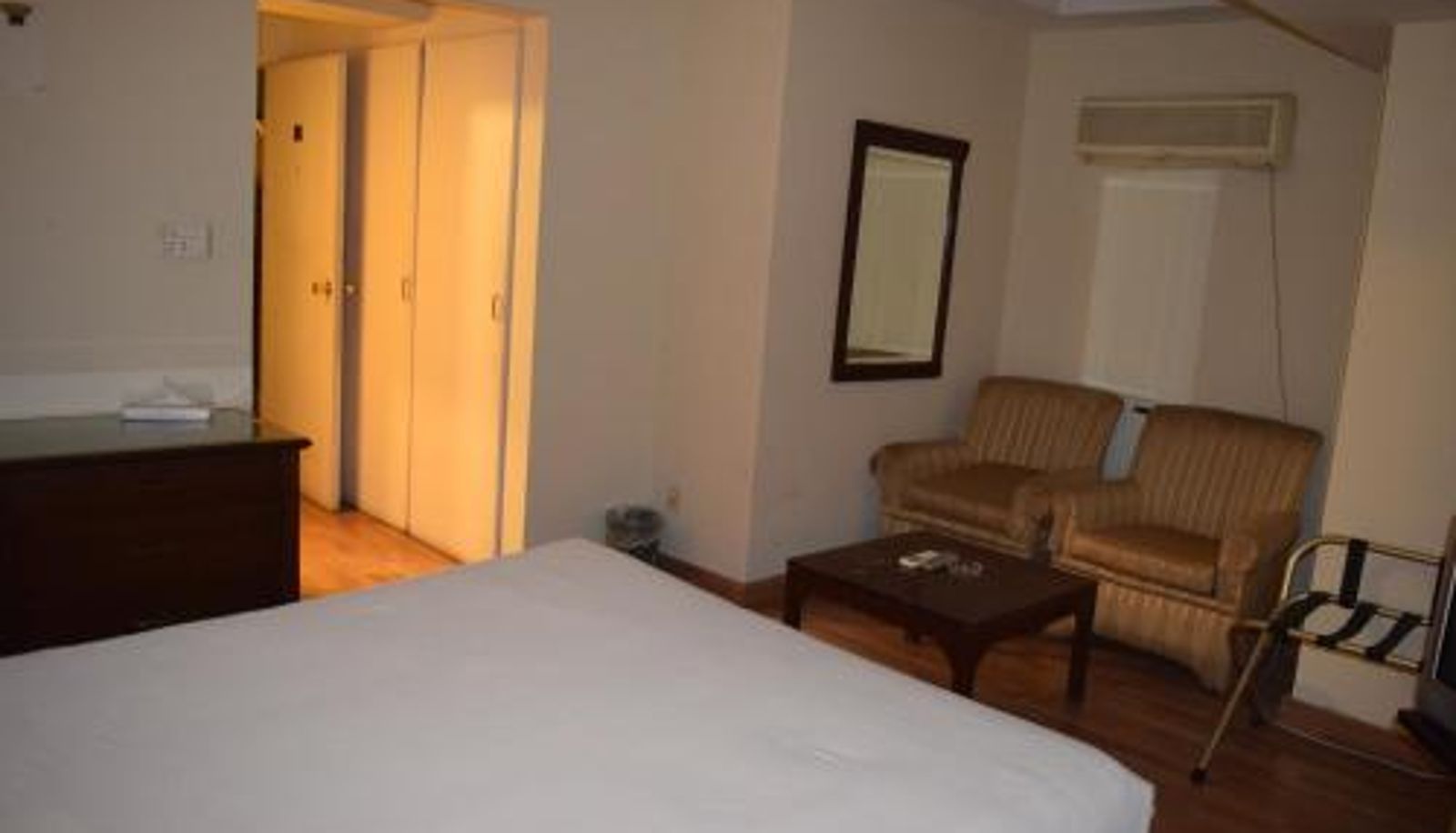 Zimmer - Carlton Tower Hotel Lahore