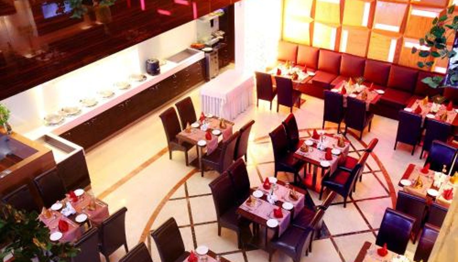 Ontbijtzaal in het restaurant - Dorus Hotel