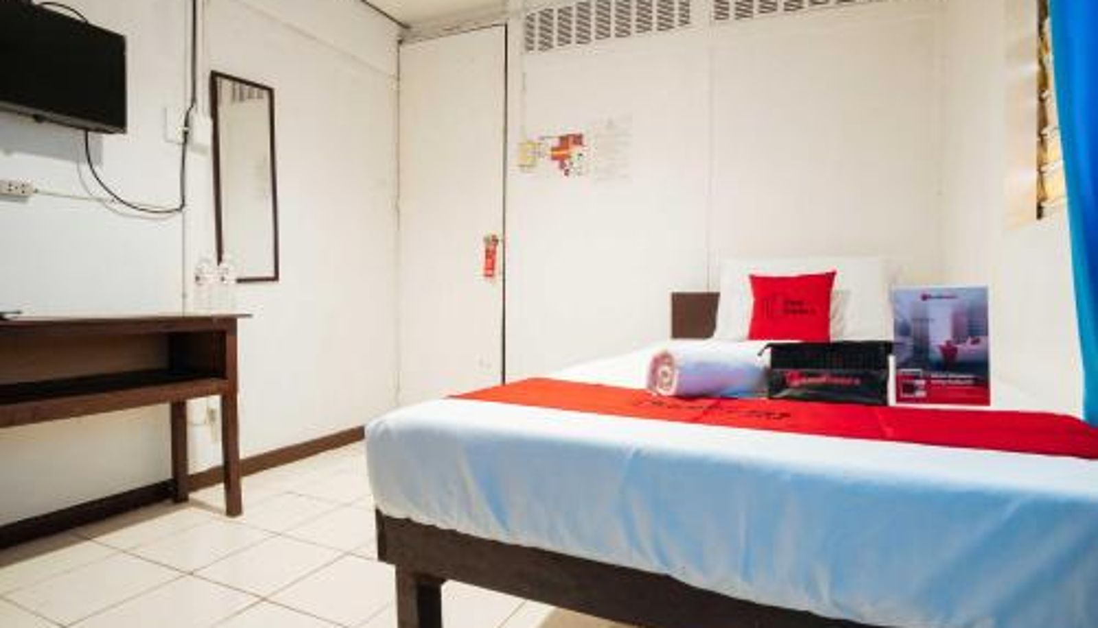 Camera - RedDoorz @Downtown Bacolod