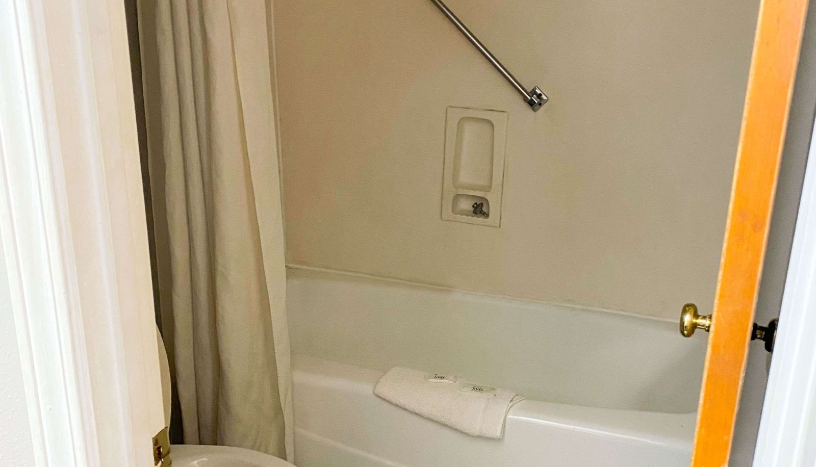 Zimmer - Magnuson Hotel Marietta