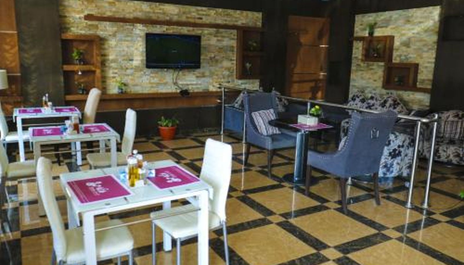 Sala de desayunos dentro del restaurante - Diyafat Al Saada Serviced Apartments - Ishbillia