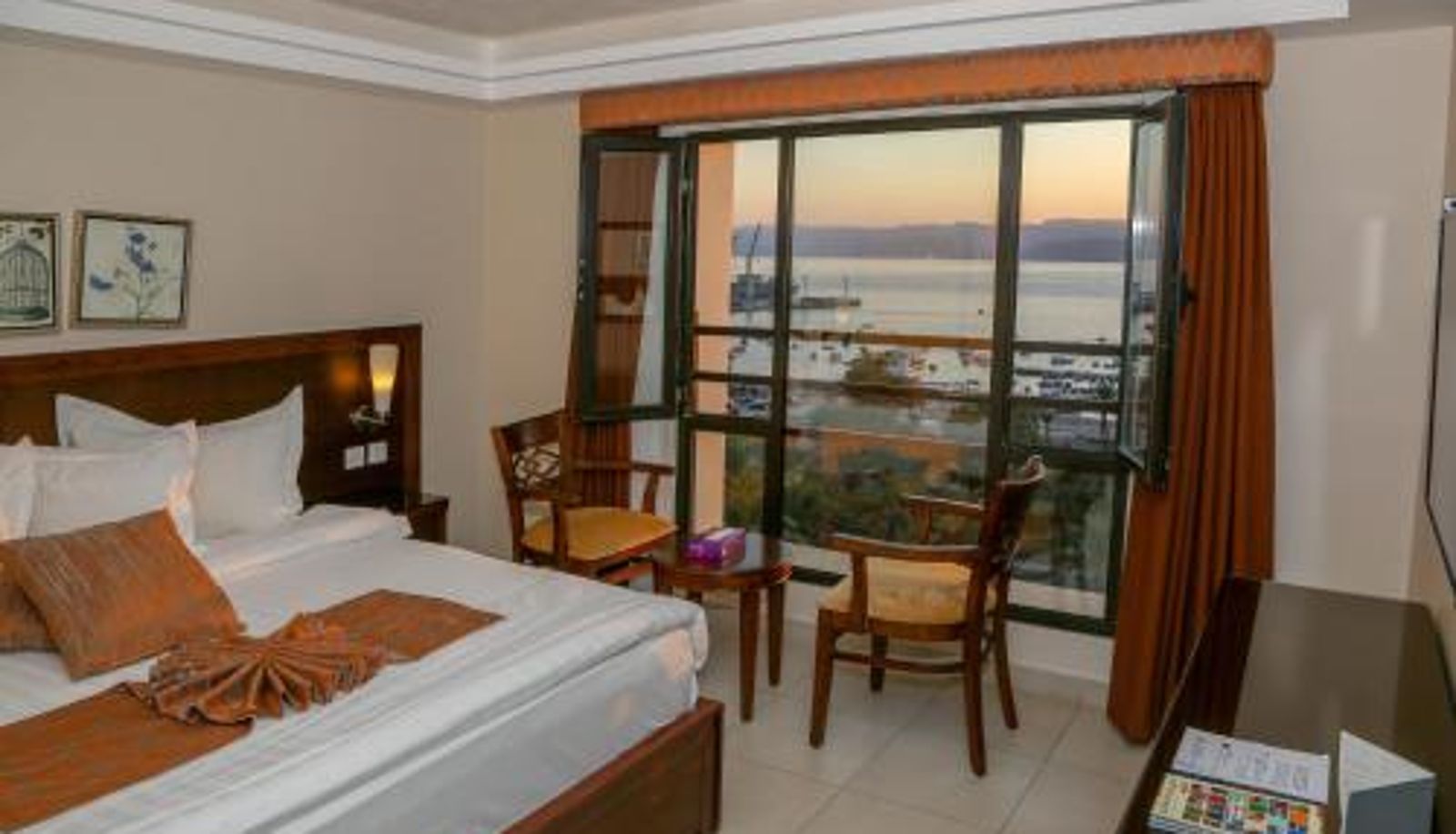 Camera - City Tower Hotel