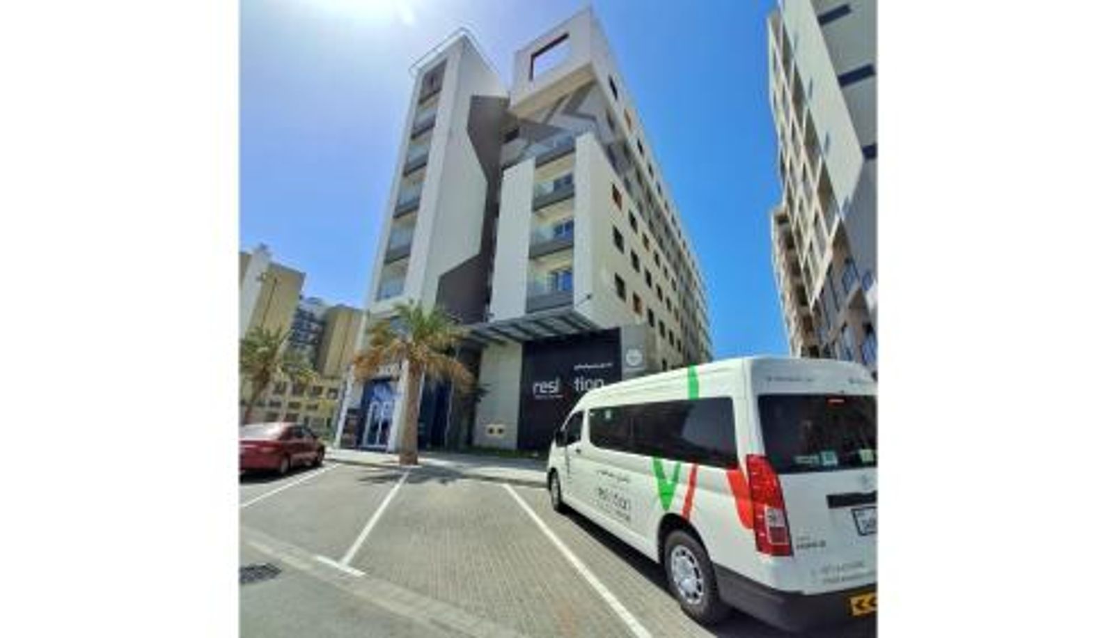 Area esterna dell'hotel - Resivation Hotel