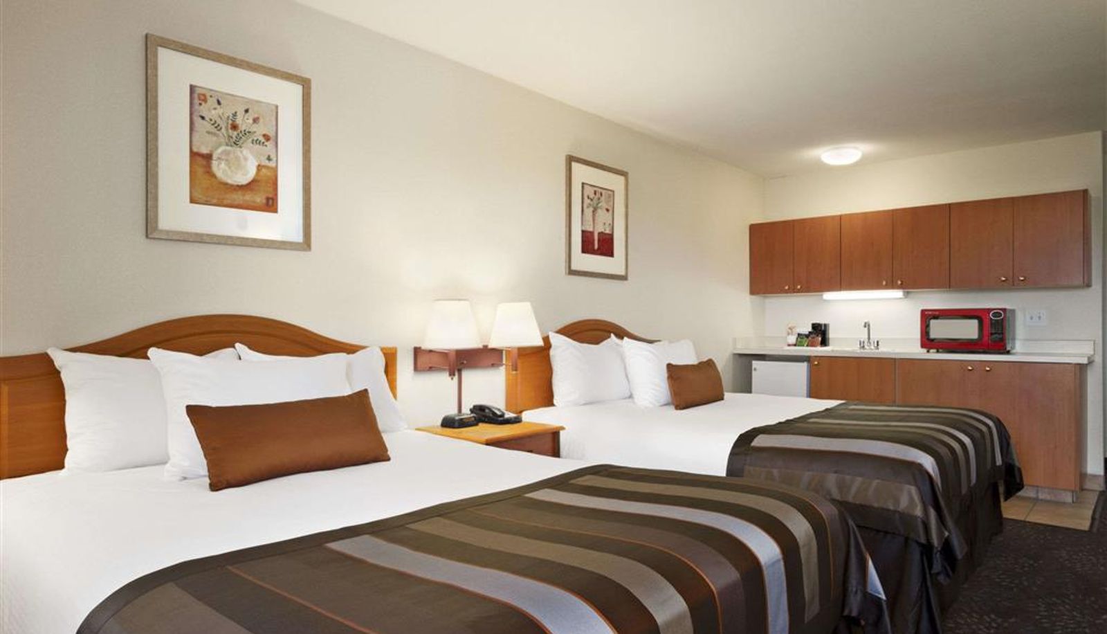 Room - Ramada by Wyndham SeaTac Airport