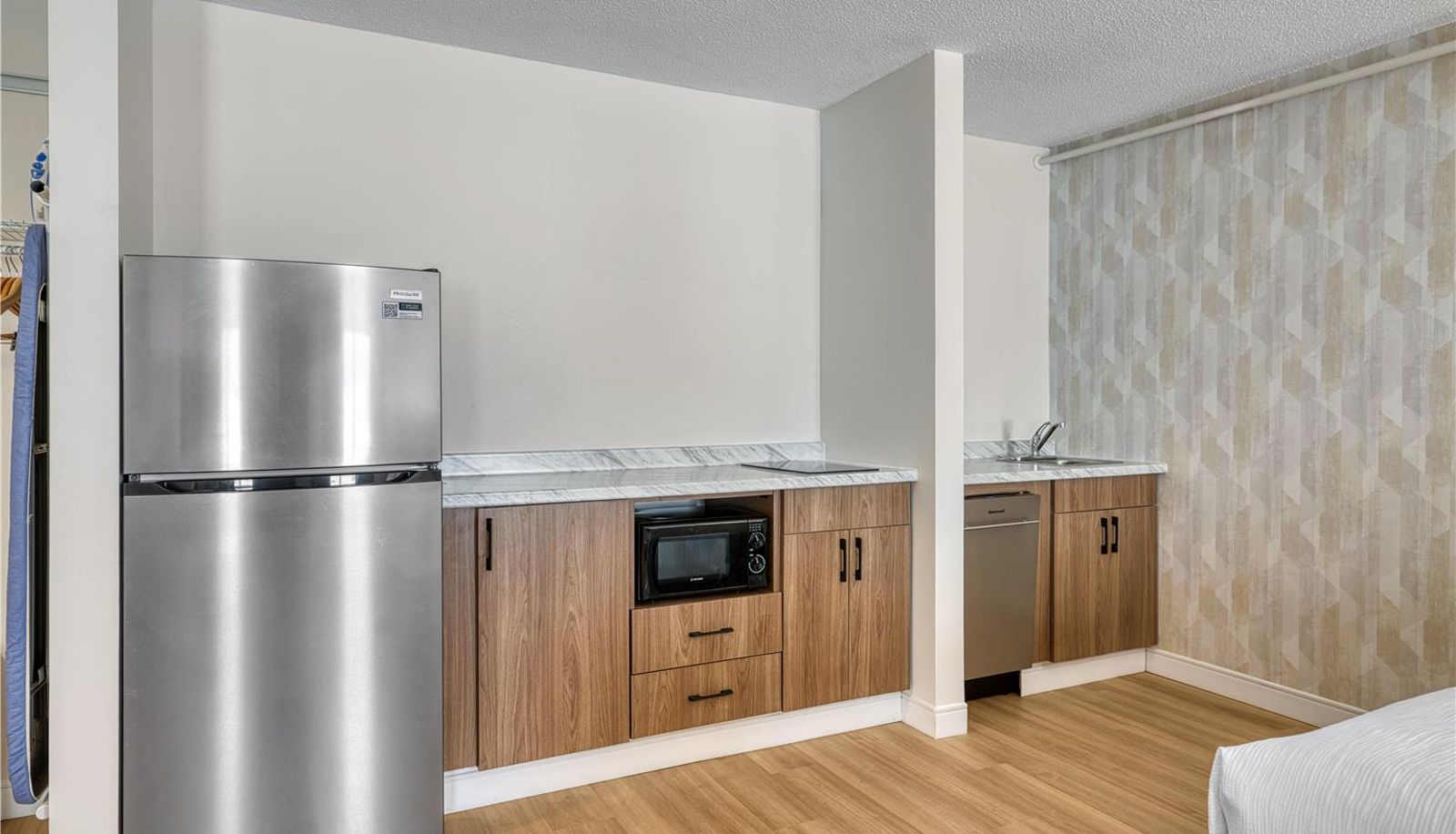Habitación - Baldwin Inn & Suites SureStay Collection by Best Western