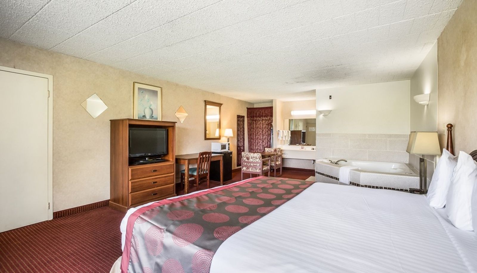 Zimmer - Red Carpet Inn and Suites Hazleton PA